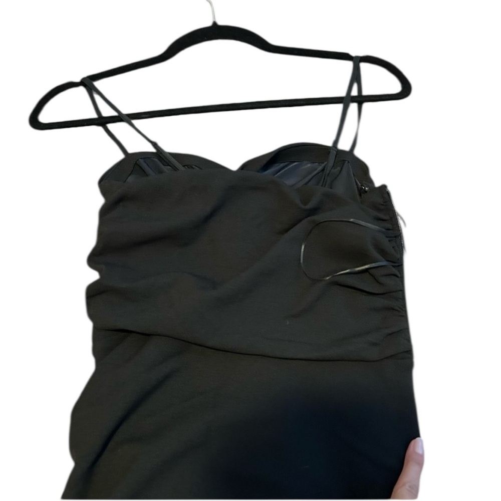 Abercrombie & Fitch Ruched Front Cutout Asymmetrical Midi
Dress Black Small - Picture 7 of 8